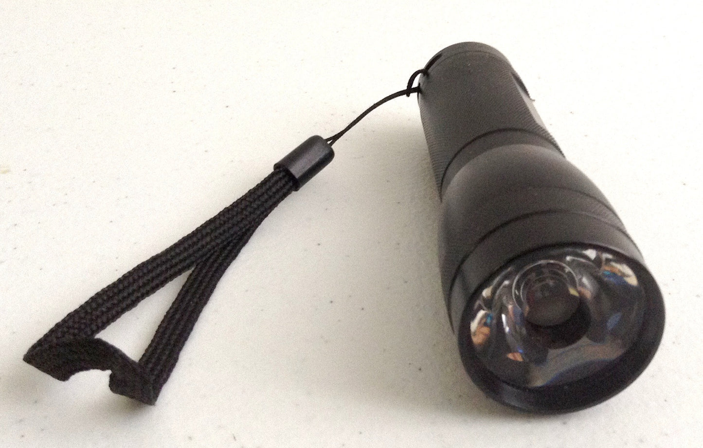 Lanterna LED tática à prova d‘água